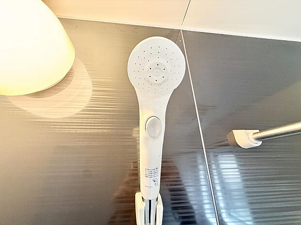 ■手元で簡単に止水できるため、水の無駄遣いを減らすことができます。