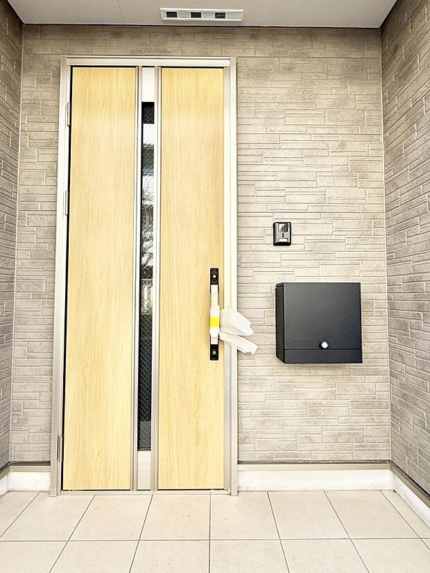 ■ シンプルで美しく、住まいの第一印象を彩る玄関です