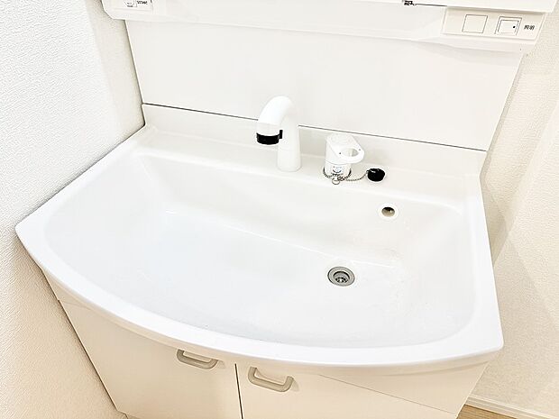 ■細かい部分まで洗いやすく便利なハンドシャワー付き