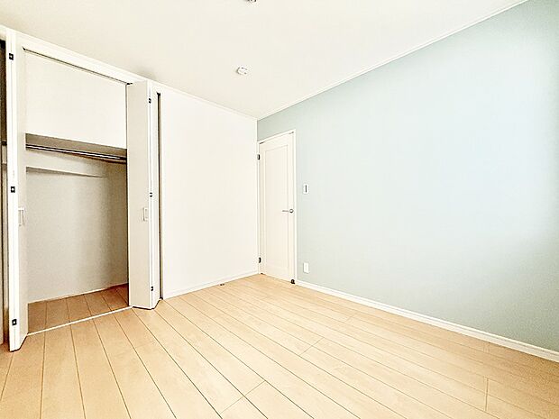 ■シンプルな空間で、収納付きベッドやデスクなど、多機能な家具を活用しやすいです