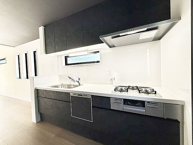 ■シンプルで機能的、毎日使いやすいキッチン