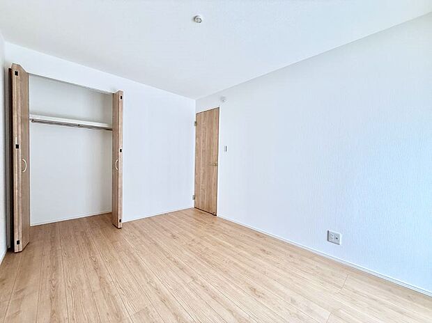 ■シンプルな空間で、収納付きベッドやデスクなど、多機能な家具を活用しやすいです