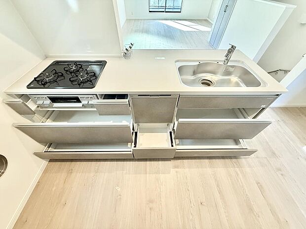 収納力豊富なシステムキッチンです!