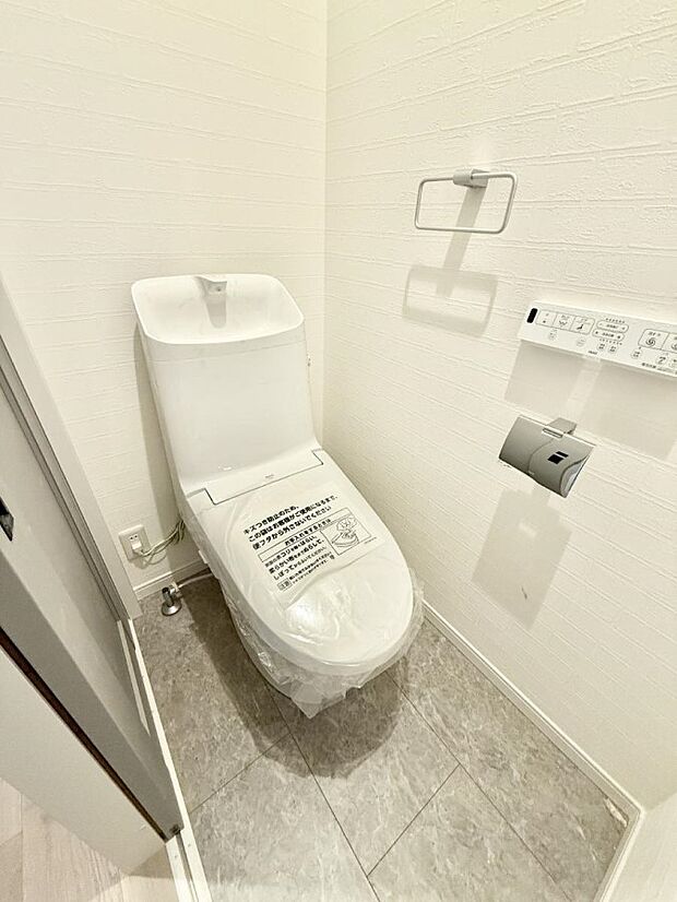 明るく清潔感溢れるトイレ