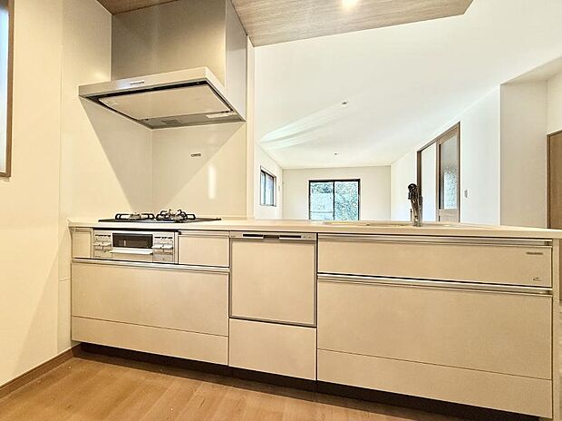 明るさと開放感たっぷりなキッチン！  