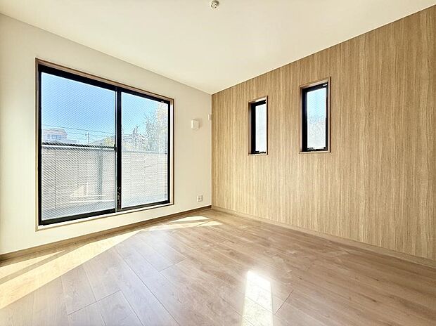 ■大きな窓は開放感があり、明るさ通風バッチリです