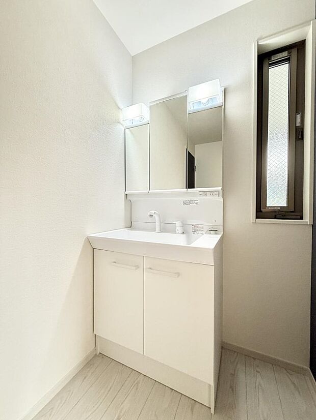 ■明るい洗面所は毎朝の歯磨きも楽しくできちゃいそうです♪