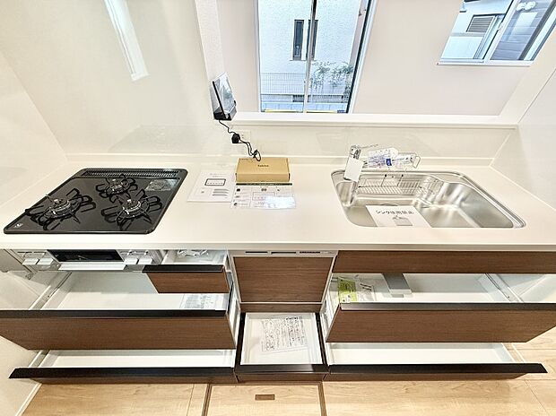 ■家族の絆を深める、温もりのあるキッチン