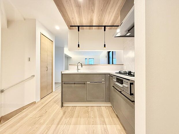 ■シンプルで機能的、毎日使いやすいキッチン