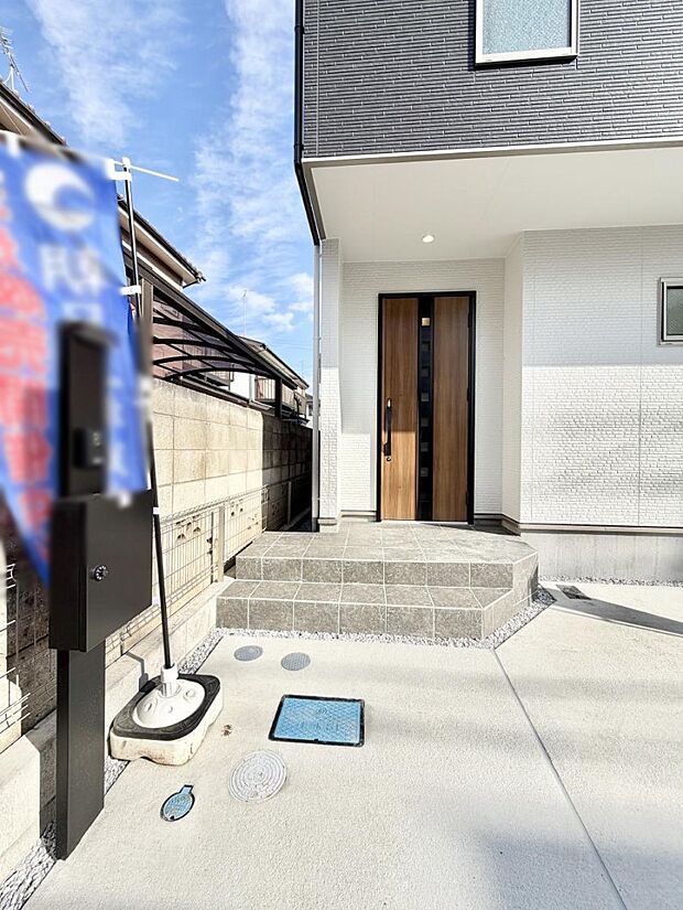 ■ 心地よい暮らしへとつながる、温かい玄関