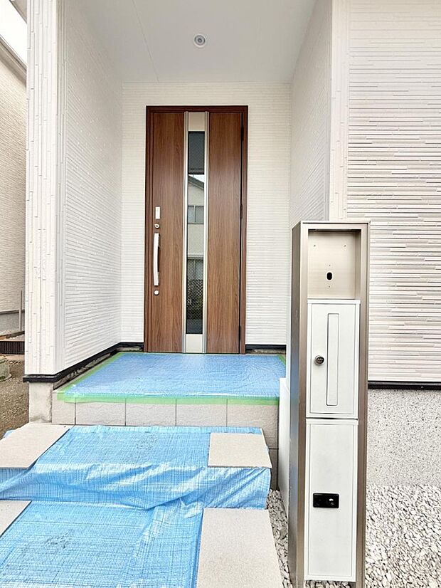 ■ シンプルで美しく、住まいの第一印象を彩る玄関です