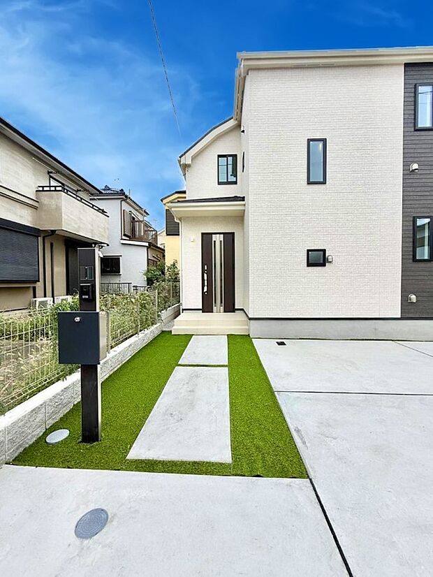 ■ シンプルで美しく、住まいの第一印象を彩る玄関です