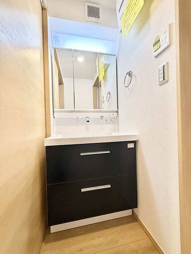 B号棟 ■お洒落で清潔感のある洗面所