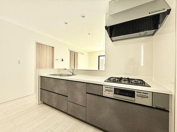 ■シンプルで機能的、毎日使いやすいキッチン