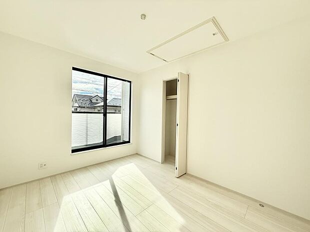 ■大きな窓は開放感があり、明るさ通風バッチリです  