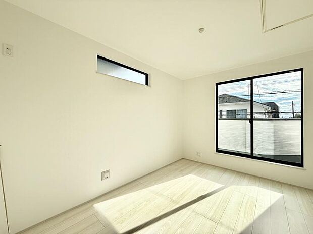 ■2面採光で明るい居室！