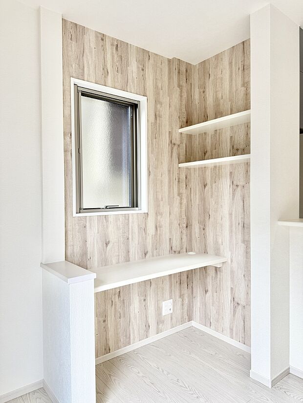 ■お子様のリビング学習やテレワークなどに利用できるスタディカウンタースペース完備♪