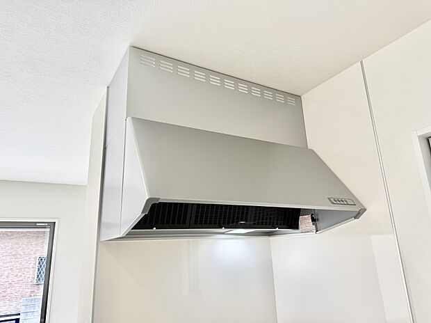 ■フードに覆われている為、匂いが換気扇に誘導され、効率的に排煙ができます