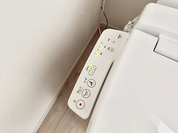 ■温水洗浄で快適、清潔感が保たれるシャワートイレ