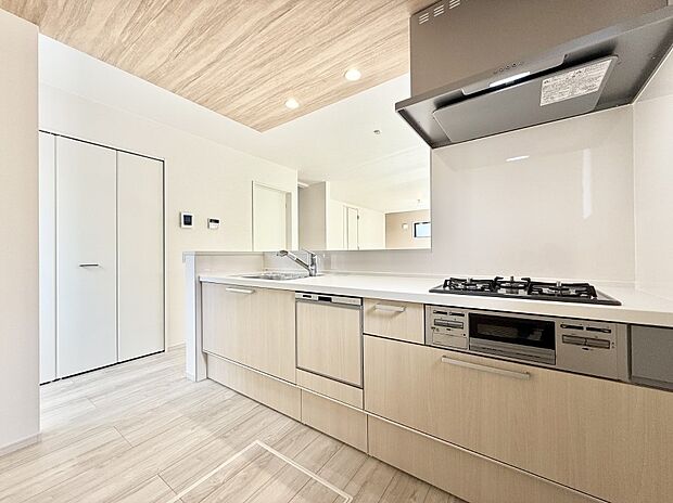 ■家族の絆を深める、温もりのあるキッチン