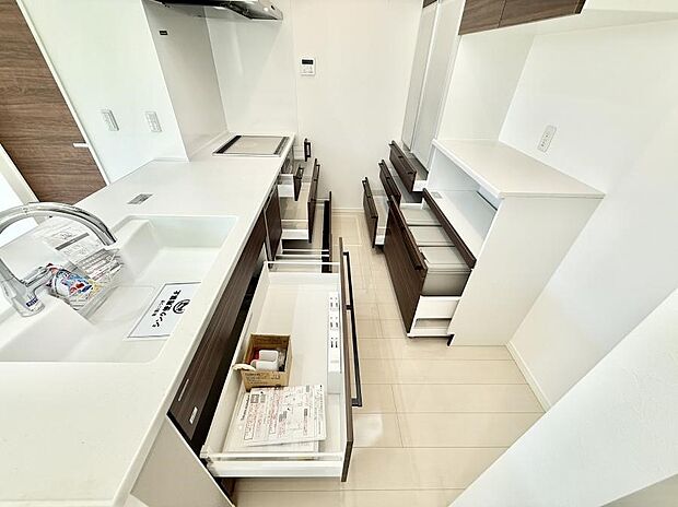 ■家族の絆を深める、温もりのあるキッチン