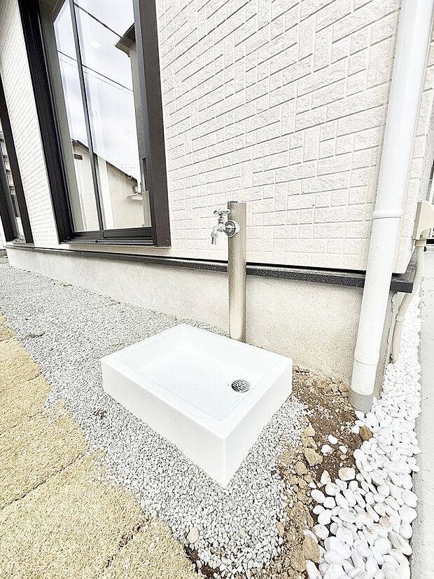 ■ガーデニングや洗車などの際に大活躍な屋外立水栓  