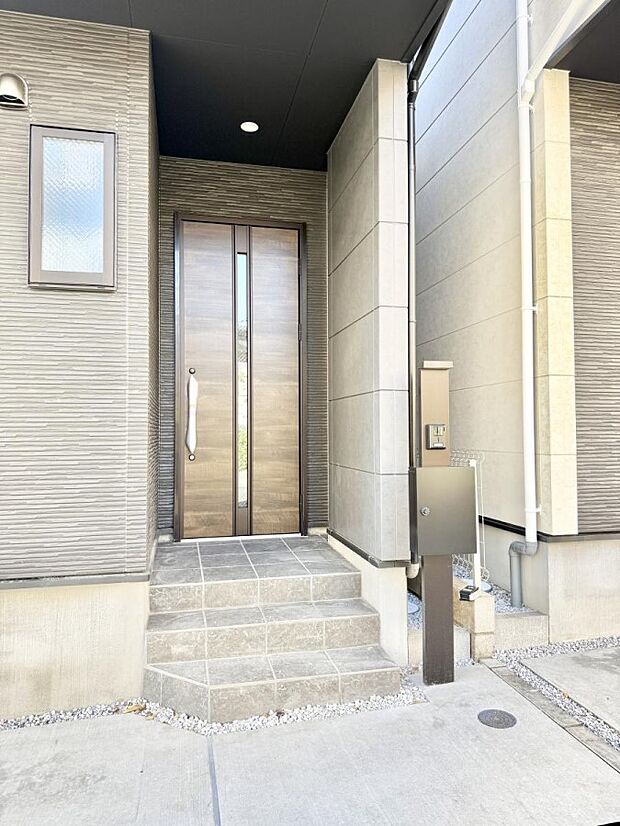 ■ 心地よい暮らしへとつながる、温かい玄関