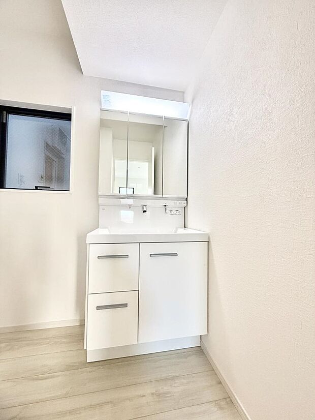 ■明るい洗面所は毎朝の歯磨きも楽しくできちゃいそうです♪