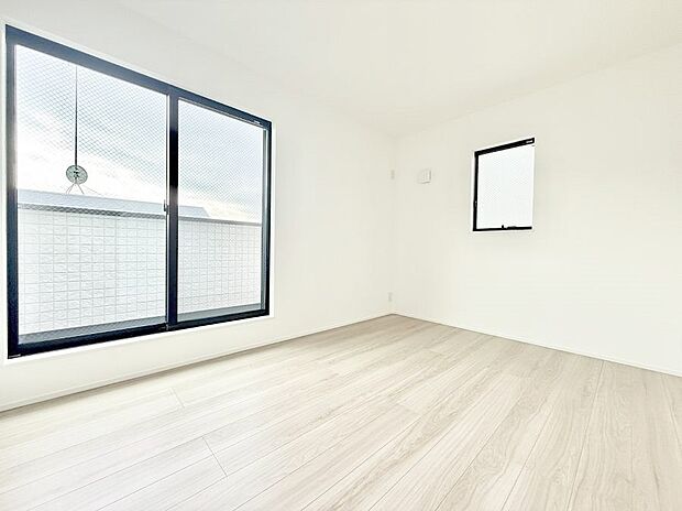 ■2面採光で明るい居室!