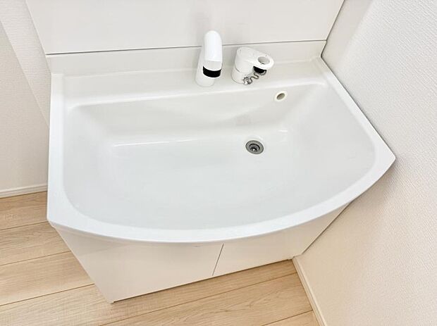 ■細かい部分まで洗いやすく便利なハンドシャワー付き