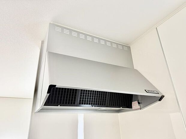 ■フードに覆われている為、匂いが換気扇に誘導され、効率的に排煙ができます