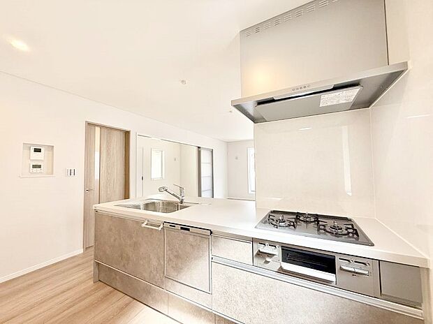 ■シンプルで機能的、毎日使いやすいキッチン