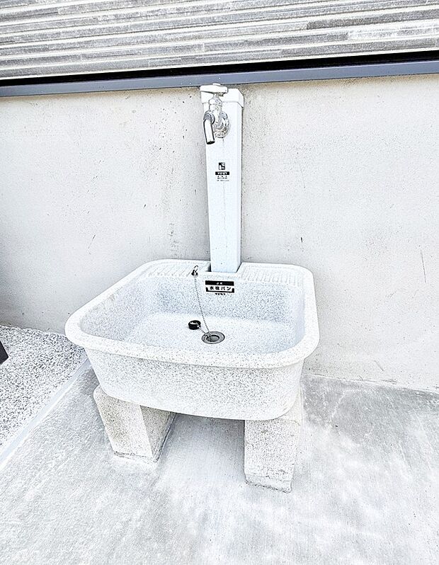 ■ガーデニングや洗車などの際に大活躍な屋外立水栓