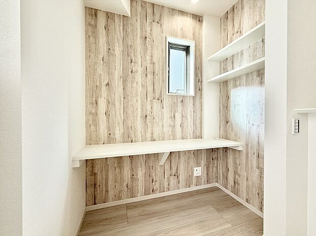 ■お子様のリビング学習やテレワークなどに利用できるスタディカウンタースペース完備♪