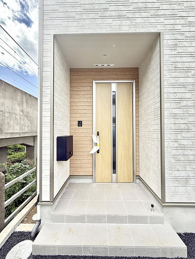 ■ シンプルで美しく、住まいの第一印象を彩る玄関です