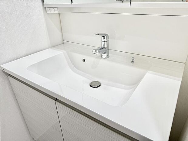 ■細かい部分まで洗いやすく便利なハンドシャワー付き