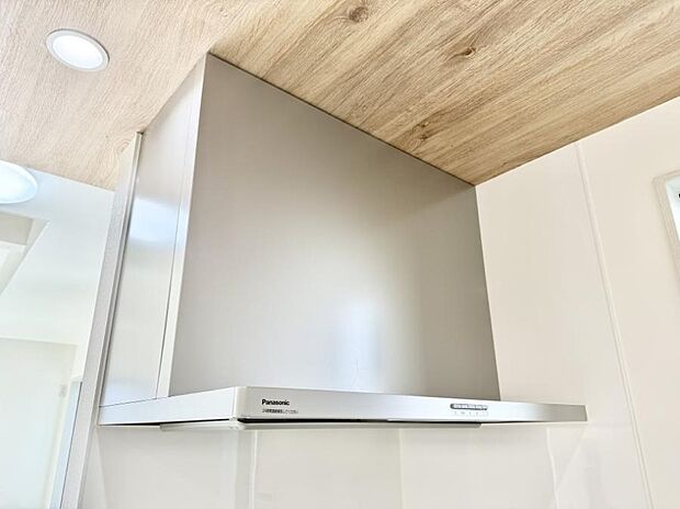 ■フードに覆われている為、匂いが換気扇に誘導され、効率的に排煙ができます
