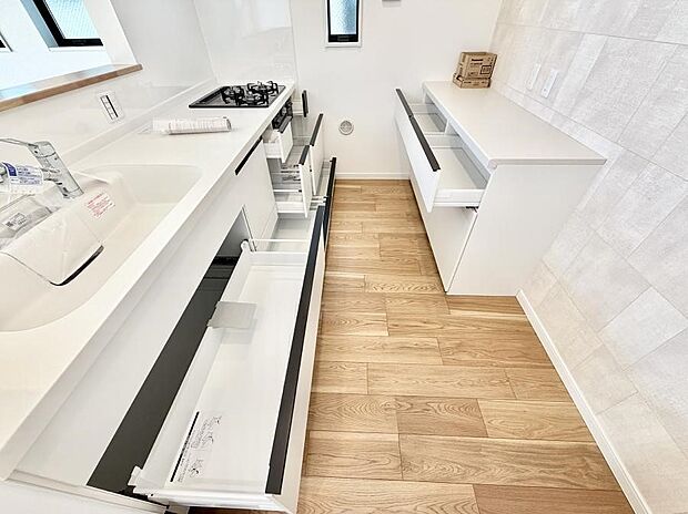 ■シンプルで機能的、毎日使いやすいキッチン