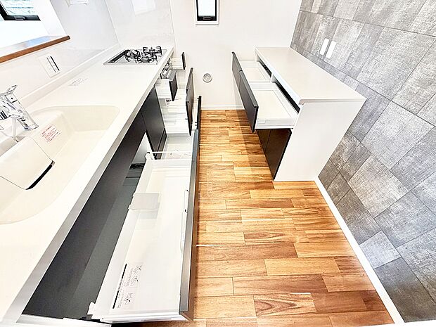 ■家族の絆を深める、温もりのあるキッチン