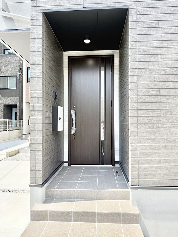 ■ 家族とゲストをやさしく迎える、心温まる玄関