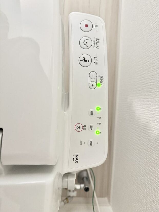 ■温水洗浄で快適、清潔感が保たれるシャワートイレ