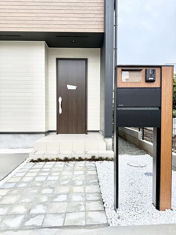 ■ 心地よい暮らしへとつながる、温かい玄関