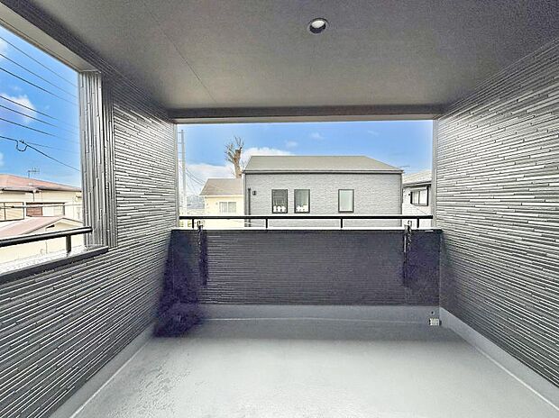 ■天候を気にせず洗濯物を干せるインナーバルコニー!