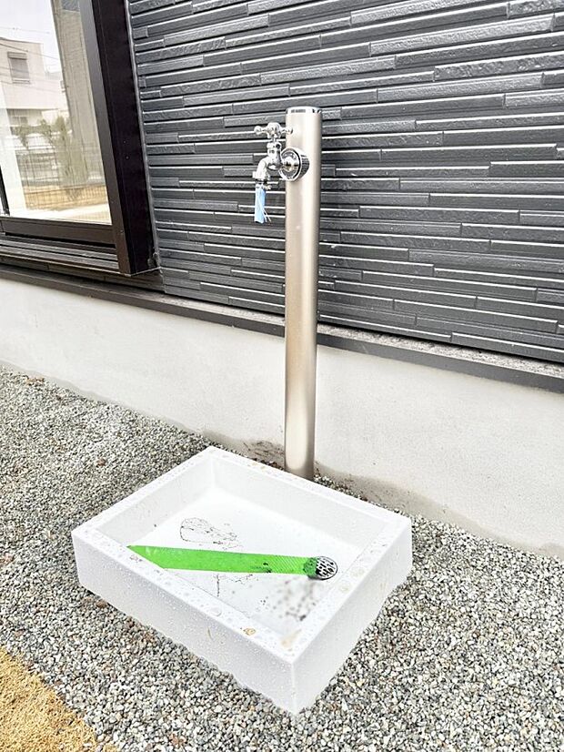 ■ガーデニングや洗車などの際に大活躍な屋外立水栓