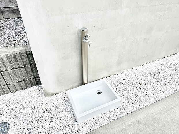 ■ガーデニングや洗車などの際に大活躍な屋外立水栓