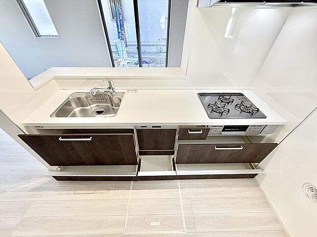 収納力豊富なシステムキッチンです！