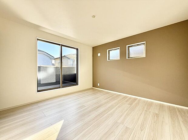 ■大きな窓は開放感があり、明るさ通風バッチリです  