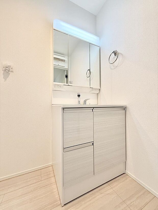 ■明るい洗面所は毎朝の歯磨きも楽しくできちゃいそうです♪