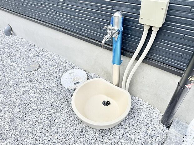 ■ガーデニングや洗車などの際に大活躍な屋外立水栓