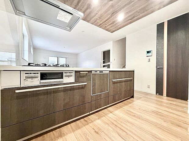 明るさと開放感たっぷりなキッチン！  